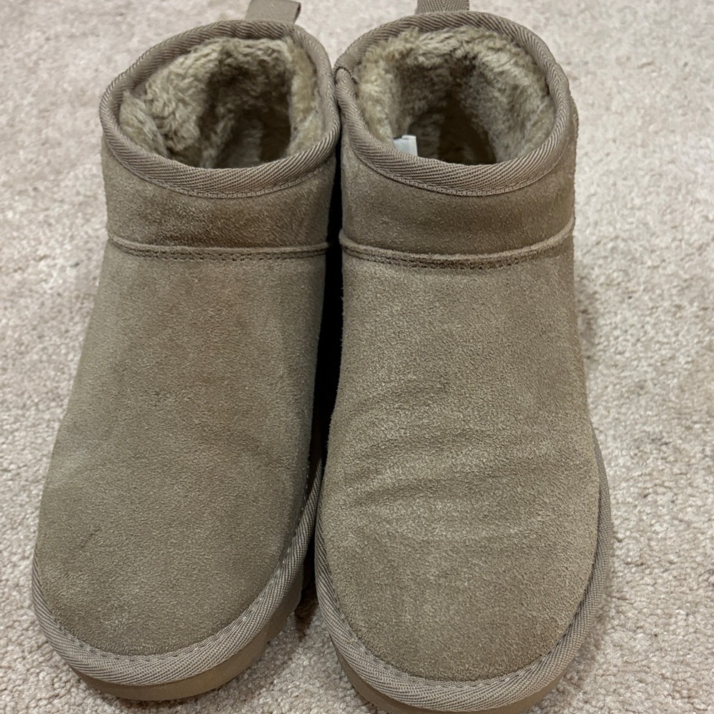 Cozy Tan Women's Slip-On Shoes Brand New 8.5